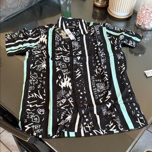 Reason Black and Mint Graphic Short Sleeve Shirt size Medium